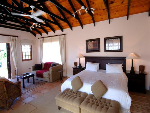 Hlosi Game Lodge - Bedroom